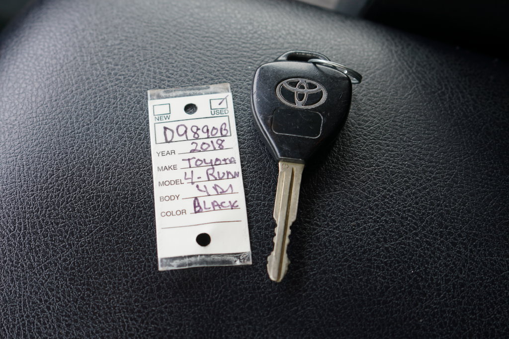 Used 2018 Toyota 4Runner SR5 AWD/4WD image 32