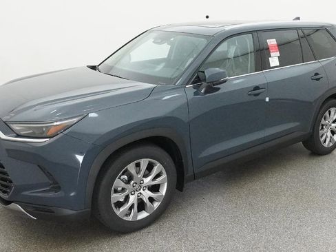 New 2026 Toyota Grand Highlander FWD image 2