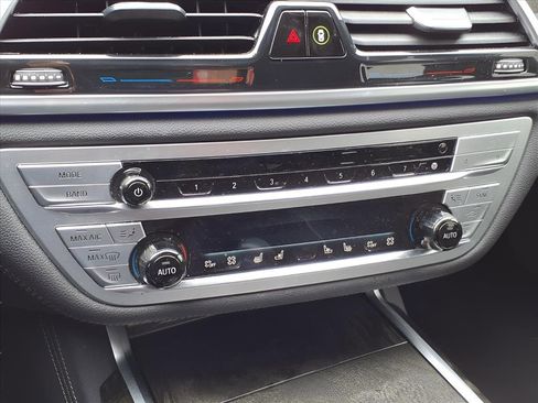 Used 2021 BMW 750i xDrive 750i xDrive w/ Executive Package image 8