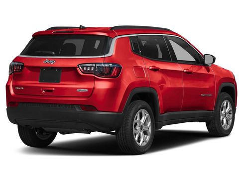 Used 2025 Jeep Compass Limited AWD/4WD image 2