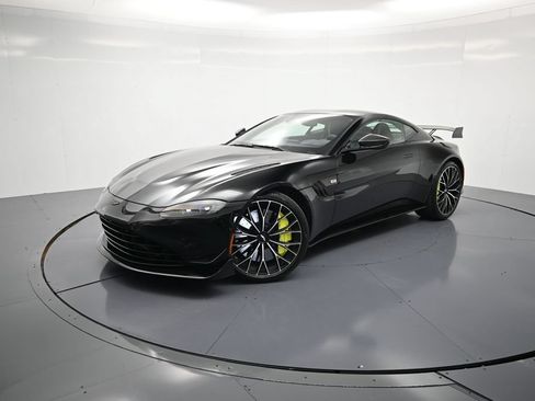 Used 2023 Aston Martin V8 Vantage Coupe RWD image 41