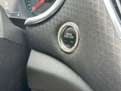 Used 2020 Chevrolet Malibu LT FWD image 19