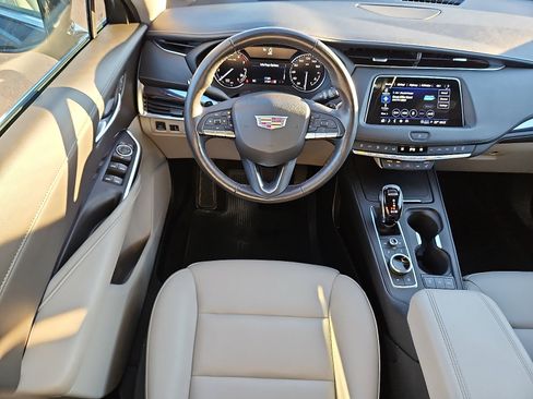Used 2023 Cadillac XT4 Luxury w/ Cold Weather Package image 11