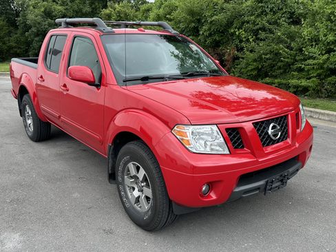 Used 2010 Nissan Frontier PRO-4X w/ Pro-4x Value Truck Pkg AWD/4WD image 2