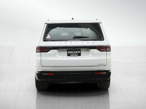 Used 2024 Jeep Wagoneer Series II w/ Flexible Seating Group AWD/4WD image 4