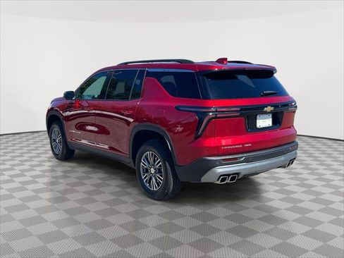 Used 2025 Chevrolet Traverse LT image 7
