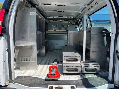 Used 2018 Chevrolet Express 2500 w/ Driver Convenience Package RWD image 4