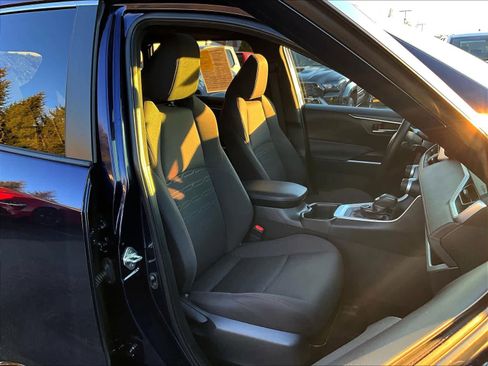 Used 2023 Toyota RAV4 SE image 11