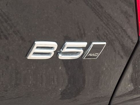 Certified 2023 Volvo XC40 B5 Plus w/ Protection Package Premier image 30