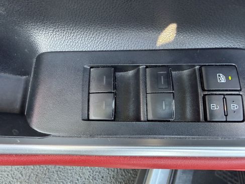 Used 2023 Toyota Highlander XSE FWD image 14