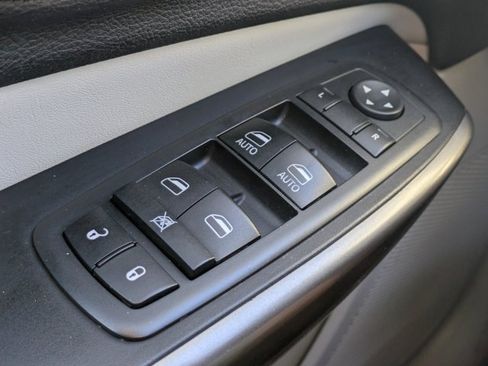 Used 2019 Jeep Cherokee Limited image 21