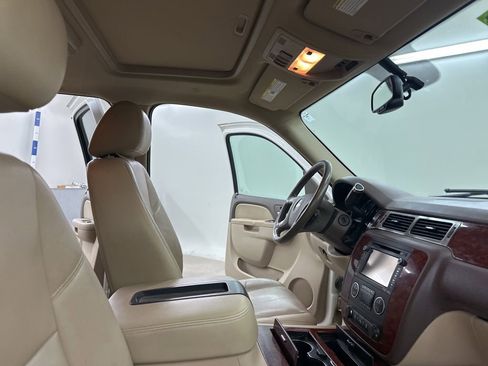 Used 2014 Chevrolet Suburban LTZ image 20