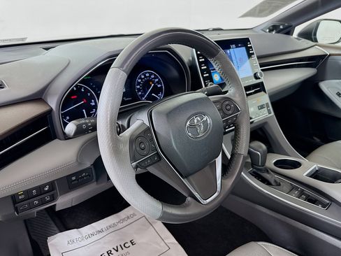 Used 2019 Toyota Avalon Limited image 9