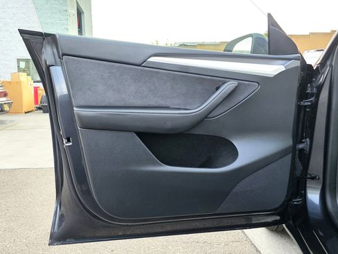 Used 2024 Tesla Model Y Long Range image 11