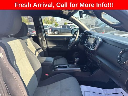 Used 2020 Toyota Tacoma TRD Off-Road w/ Technology Package AWD/4WD image 13