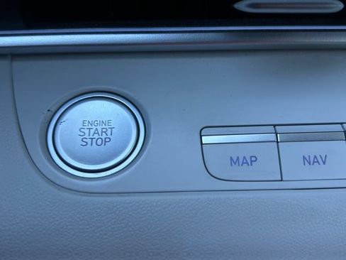 Used 2024 Hyundai Elantra Limited FWD image 26