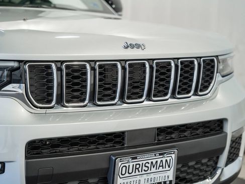 Used 2023 Jeep Grand Cherokee L Limited AWD/4WD image 12
