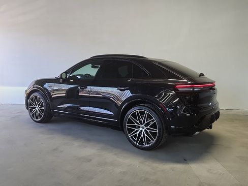New 2026 Porsche Macan Turbo Electric image 3