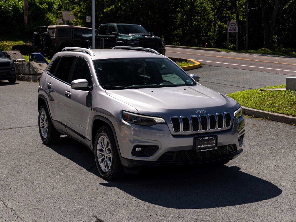 Used 2021 Jeep Cherokee Latitude Lux w/ Comfort/Convenience Group AWD/4WD image 3