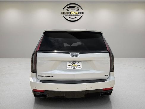 Used 2023 Cadillac Escalade ESV Sport w/ Touring Package image 4