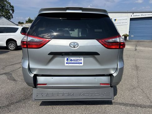 Used 2020 Toyota Sienna L FWD image 8