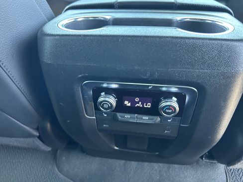 Certified 2025 GMC Yukon XL Denali AWD/4WD image 32