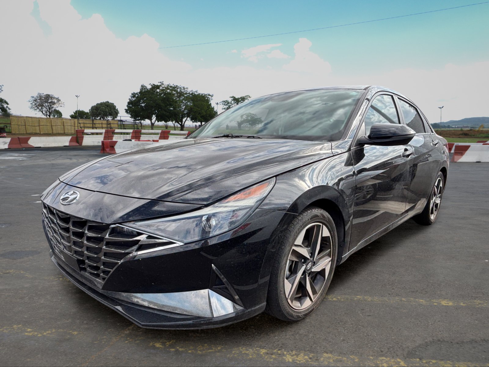 Used 2021 Hyundai Elantra SEL w/ Convenience + Premium Package FWD image 5
