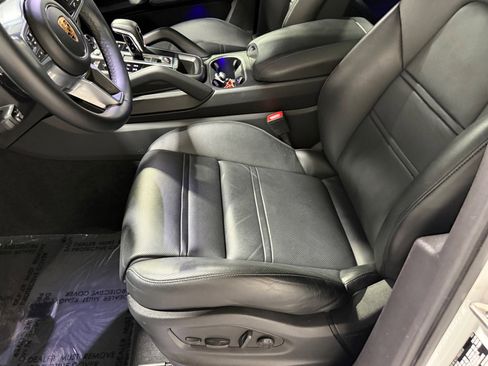 Used 2022 Porsche Cayenne image 25