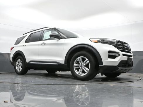 Used 2020 Ford Explorer XLT w/ Equipment Group 202A AWD/4WD image 45