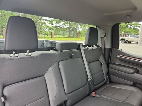 Certified 2025 Chevrolet Silverado 1500 LT AWD/4WD image 10