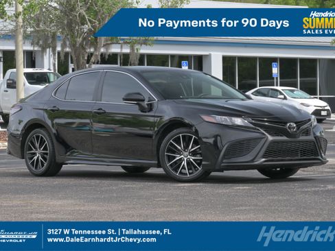 Used 2023 Toyota Camry SE FWD image 1