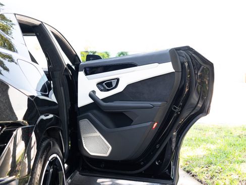 Used 2023 Lamborghini Urus S AWD/4WD image 75