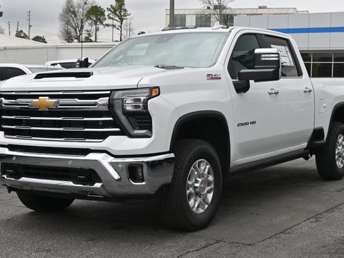 New 2026 Chevrolet Silverado 2500 LTZ w/ LTZ Premium Package AWD/4WD image 5