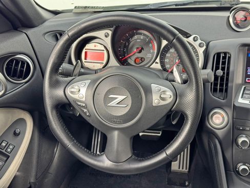 Used 2011 Nissan 370Z Touring image 18