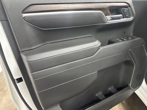 Used 2025 GMC Sierra 1500 SLT AWD/4WD image 14