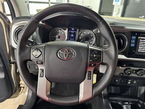 Used 2018 Toyota Tacoma SR5 RWD image 13