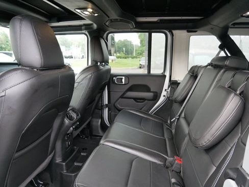 Used 2023 Jeep Wrangler Unlimited Sahara w/ Cold Weather Group AWD/4WD image 11
