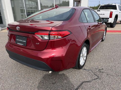 Used 2024 Toyota Corolla LE w/ LE Convenience Package FWD image 12