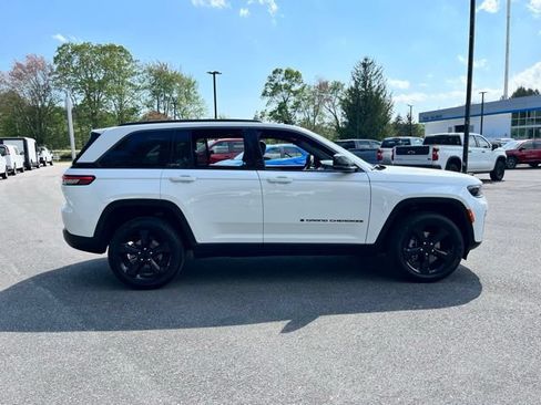 Certified 2026 Jeep Grand Cherokee Limited w/ Limited Altitude Package AWD/4WD image 5