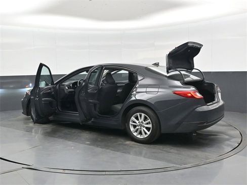 Used 2025 Toyota Camry LE image 47
