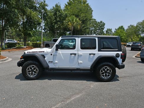 Used 2024 Jeep Wrangler Unlimited Rubicon AWD/4WD image 2