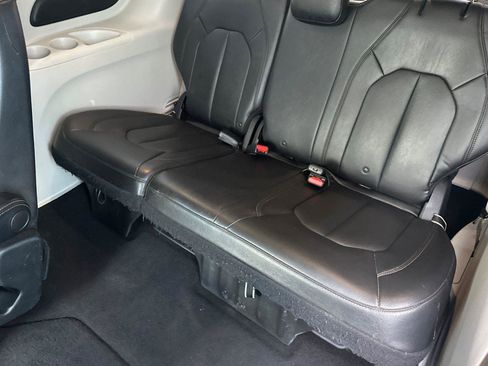 Used 2017 Chrysler Pacifica Touring-L image 15