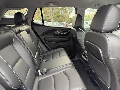 Used 2024 GMC Terrain SLT image 9