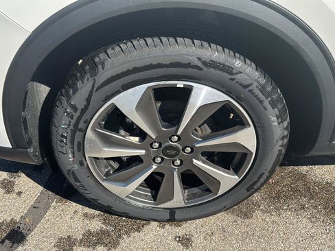 Used 2024 Ford Escape Platinum AWD/4WD image 10