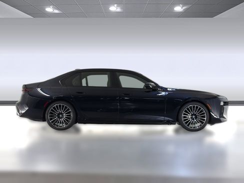 Used 2026 BMW i7 eDrive50 w/ M Sport Package RWD image 8