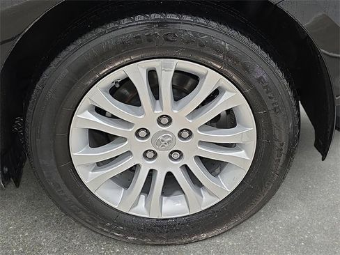 Used 2017 Toyota Sienna XLE Premium image 33