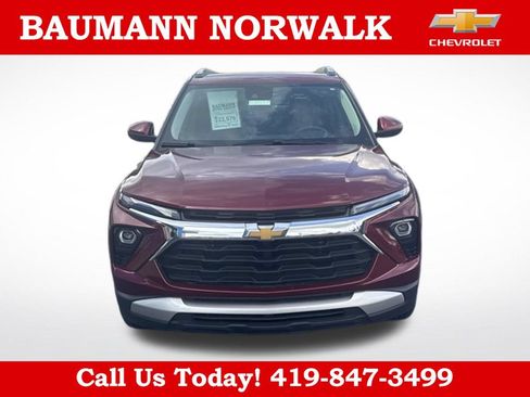 Used 2025 Chevrolet TrailBlazer LT FWD image 2