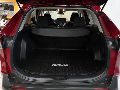 Used 2020 Toyota RAV4 LE image 15