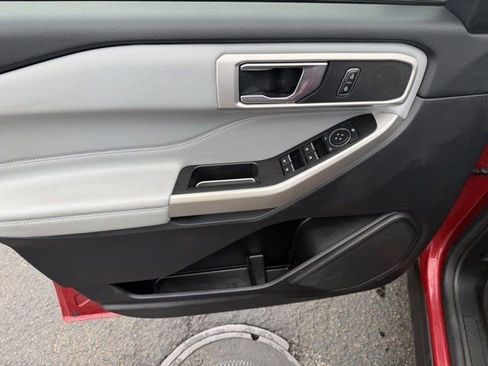 Used 2022 Ford Explorer XLT w/ Equipment Group 202A image 15