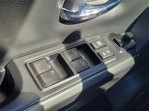 Used 2023 Nissan Titan PRO-4X w/ Pro-4x Convenience Package image 17